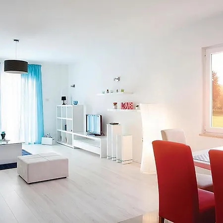 Vakantiehuis Amazing In With 3 Bedrooms, Jacuzzi&wifi