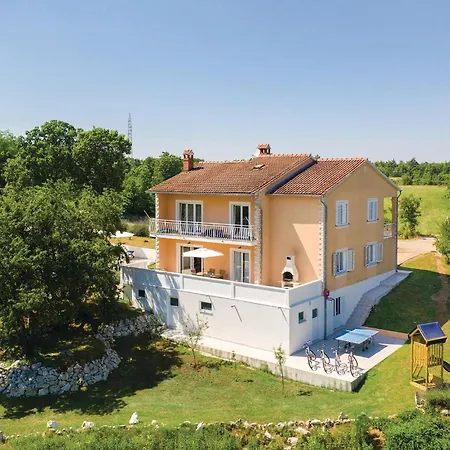 Dom wakacyjny 3 Bedroom Stunning In Nedeščina