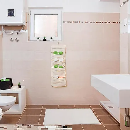 3 Bedroom Stunning Home In Nedescina Vikendica *